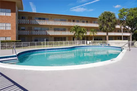 11855 NE 19th Dr #10, North Miami, FL 33181