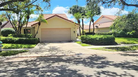 2820 Cuyahoga Ln, West Palm Beach, FL 33409