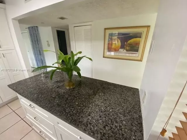 Kitchen - 437 Lakeview Dr #201, Weston, FL 33326 photo 5 of 5