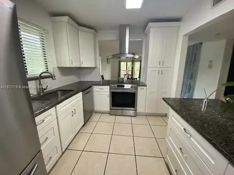 Kitchen - 437 Lakeview Dr #201, Weston, FL 33326 photo 1 of 5