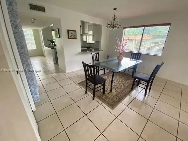 Dining - 437 Lakeview Dr #201, Weston, FL 33326 photo 1 of 2