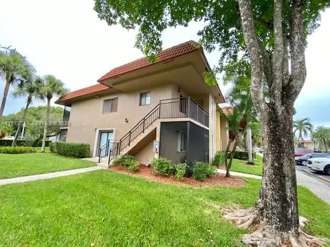 437 Lakeview Dr #201, Weston, FL 33326
