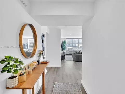 2780 NE 183rd St #302, Aventura, FL 33160