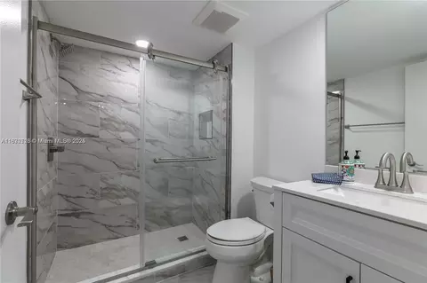 4550 NW 18th Ave #709, Pompano Beach, FL 33064