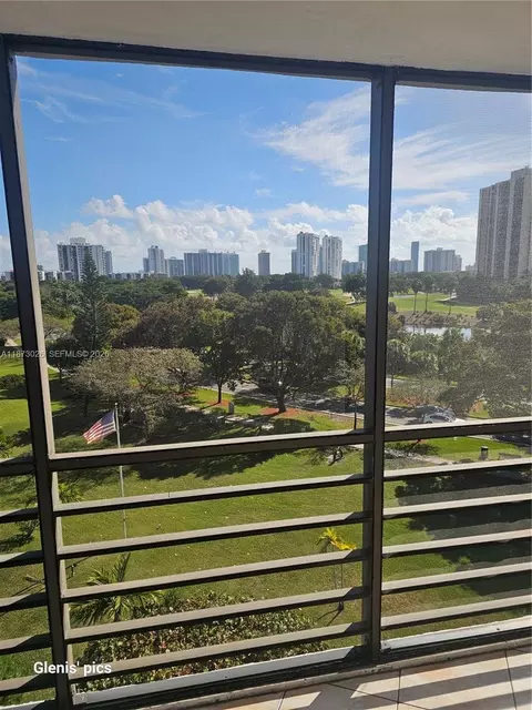 20400 W Country Club Dr #711, Aventura, FL 33180
