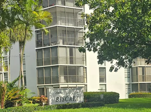 20400 W Country Club Dr #315, Aventura, FL 33180