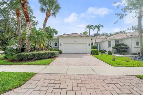 2518 Bay Pointe Ct, Weston, FL 33327