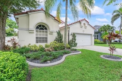 1572 NW 135th Ave, Pembroke Pines, FL 33028