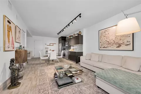 31 SE 6th St #304, Miami, FL 33131