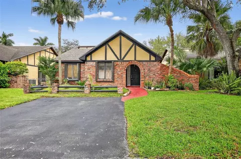 9261 NW 49th Pl, Sunrise, FL 33351