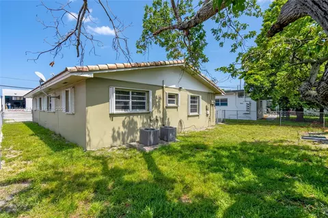 Exterior - 4776 E 10th Ave, Hialeah, FL 33013 photo 2 of 2