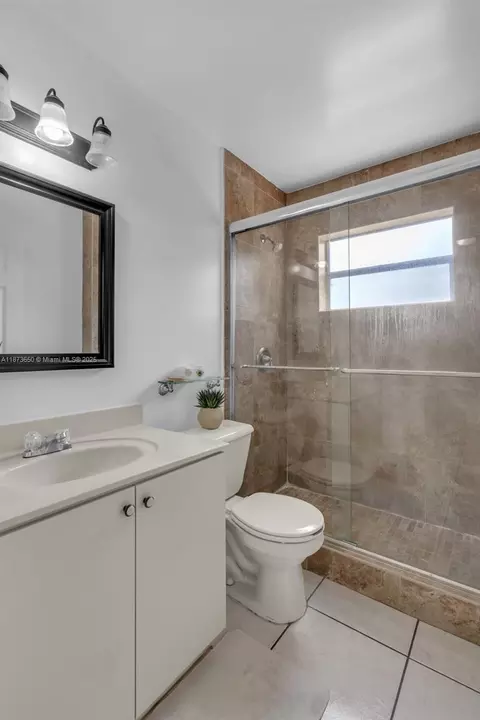 Bath - 4776 E 10th Ave, Hialeah, FL 33013 photo 3 of 3