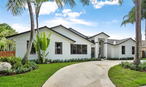 8910 SW 160th St, Palmetto Bay, FL 33157
