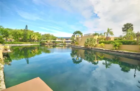 15915 Kingsmoor Way #15915, Miami Lakes, FL 33014