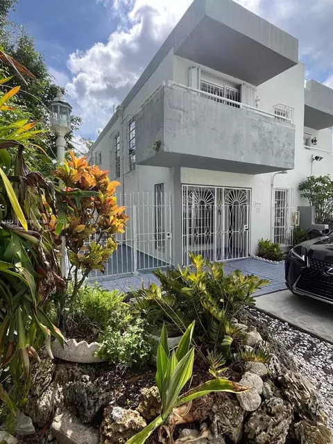 3591 SW 17th St #3591, Miami, FL 33145