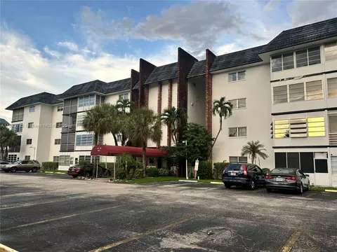 4740 NW 21st St #306, Lauderhill, FL 33313