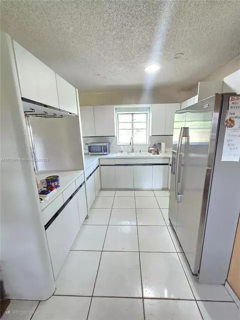 Kitchen - 3721 W 5th Ct, Hialeah, FL 33012 photo 1 of 1