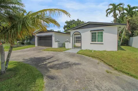 9411 NW 19th St, Pembroke Pines, FL 33024