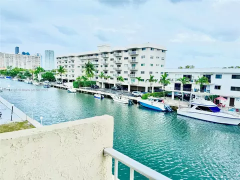 3522 NE 171st St #303, North Miami Beach, FL 33160