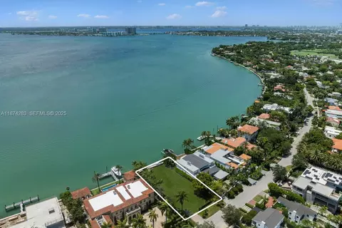 5226 N Bay Rd, Miami Beach, FL 33140