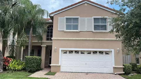 1095 Weeping Willow Way, Hollywood, FL 33019