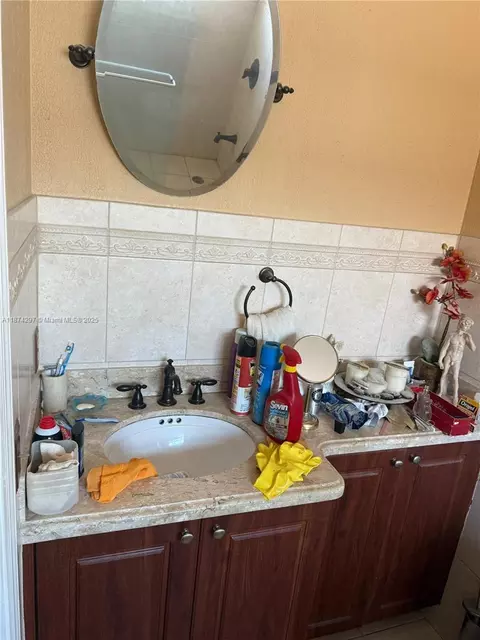 Bath - 6950 W 25th Ave, Hialeah, FL 33016 photo 2 of 3