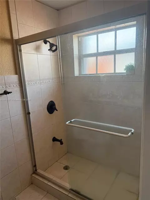 Bath - 6950 W 25th Ave, Hialeah, FL 33016 photo 3 of 3