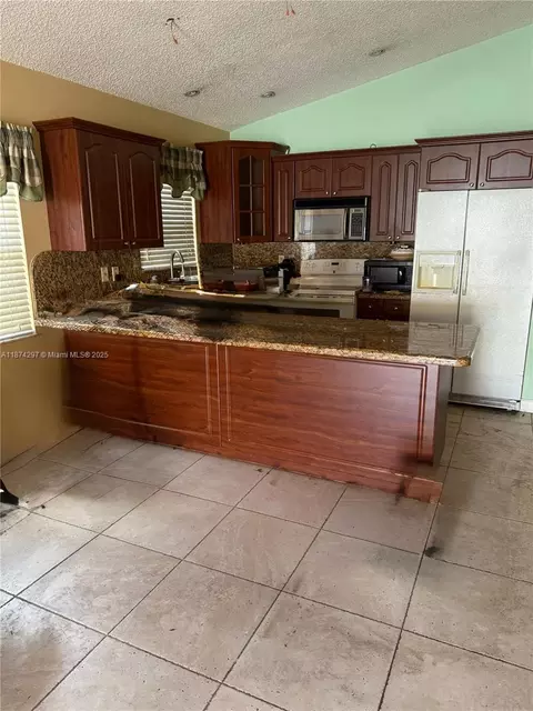 Kitchen - 6950 W 25th Ave, Hialeah, FL 33016 photo 1 of 2
