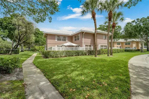 3104 Kingston Ct #11D, West Palm Beach, FL 33409