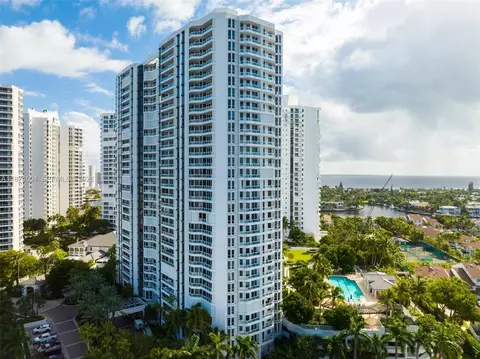 21055 Yacht Club Dr #605, Aventura, FL 33180
