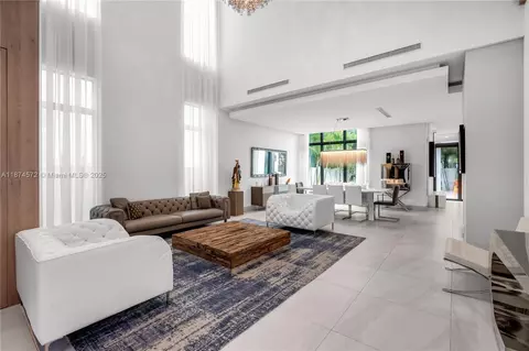 10530 NW 67th Ter, Doral, FL 33178