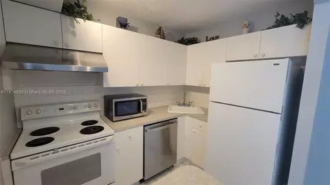 1 Jacaranda Country Club Dr #104, Plantation, FL 33324
