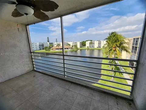 425 SE 11th Ter #403, Dania Beach, FL 33004