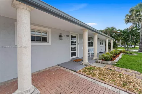 7951 NW 11th St, Pembroke Pines, FL 33024