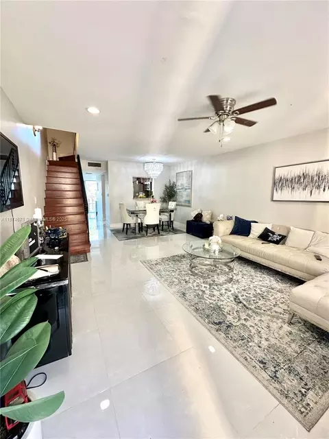 2831 Pierce St #205, Hollywood, FL 33020