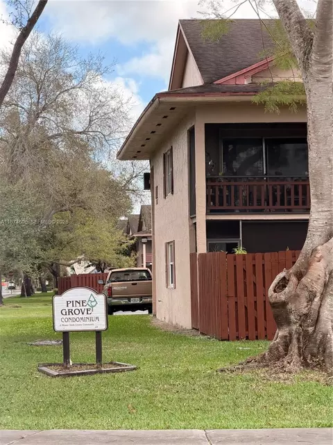 11295 SW 88th St #M109, Miami, FL 33176