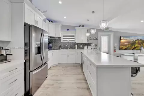 Kitchen - 2301 Yellowtail Dr, Marathon, FL 33050 photo 1 of 8