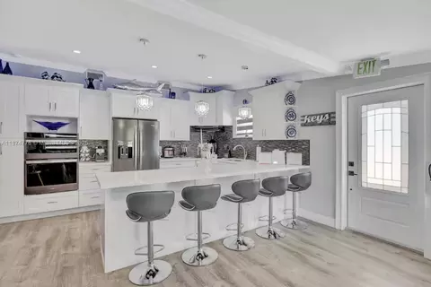 Kitchen - 2301 Yellowtail Dr, Marathon, FL 33050 photo 4 of 8