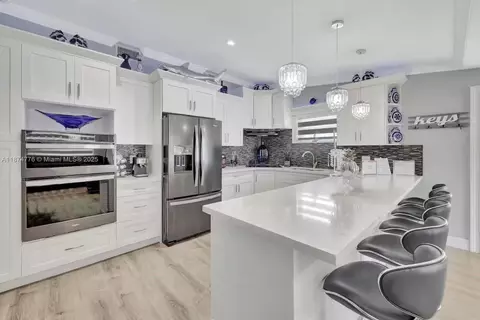 Kitchen - 2301 Yellowtail Dr, Marathon, FL 33050 photo 2 of 8