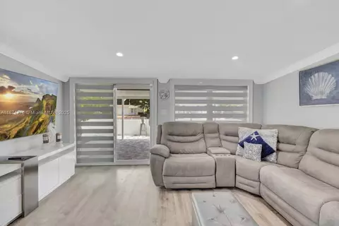 Living - 2301 Yellowtail Dr, Marathon, FL 33050 photo 1 of 2
