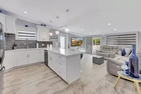 Kitchen - 2301 Yellowtail Dr, Marathon, FL 33050 photo 6 of 8