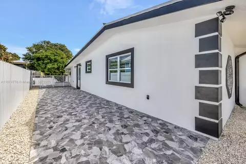 Exterior - 2301 Yellowtail Dr, Marathon, FL 33050 photo 3 of 24