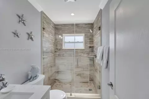 Bath - 2301 Yellowtail Dr, Marathon, FL 33050 photo 6 of 9