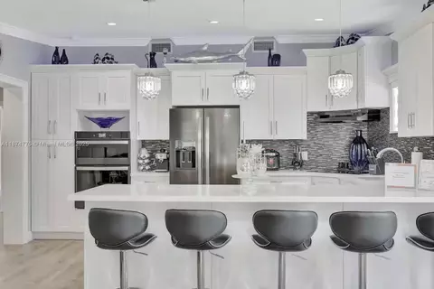 Kitchen - 2301 Yellowtail Dr, Marathon, FL 33050 photo 3 of 8