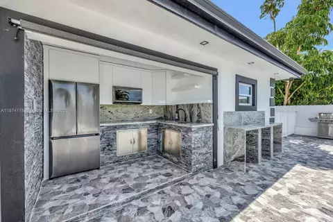 Kitchen - 2301 Yellowtail Dr, Marathon, FL 33050 photo 8 of 8