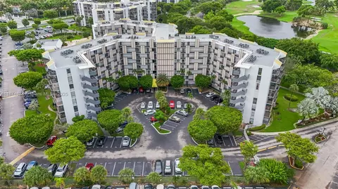 20400 W Country Club Dr #416, Aventura, FL 33180