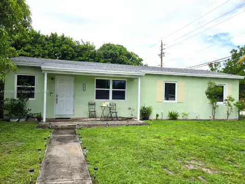 301 NW 190th St, Miami Gardens, FL 33169