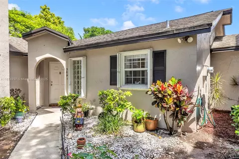 3891 NW 122nd Ter, Sunrise, FL 33323