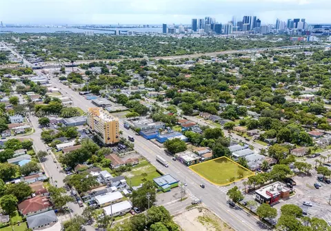 1090 NW 54th St, Miami, FL 33127