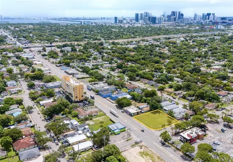 1090 NW 54th St, Miami, FL 33127